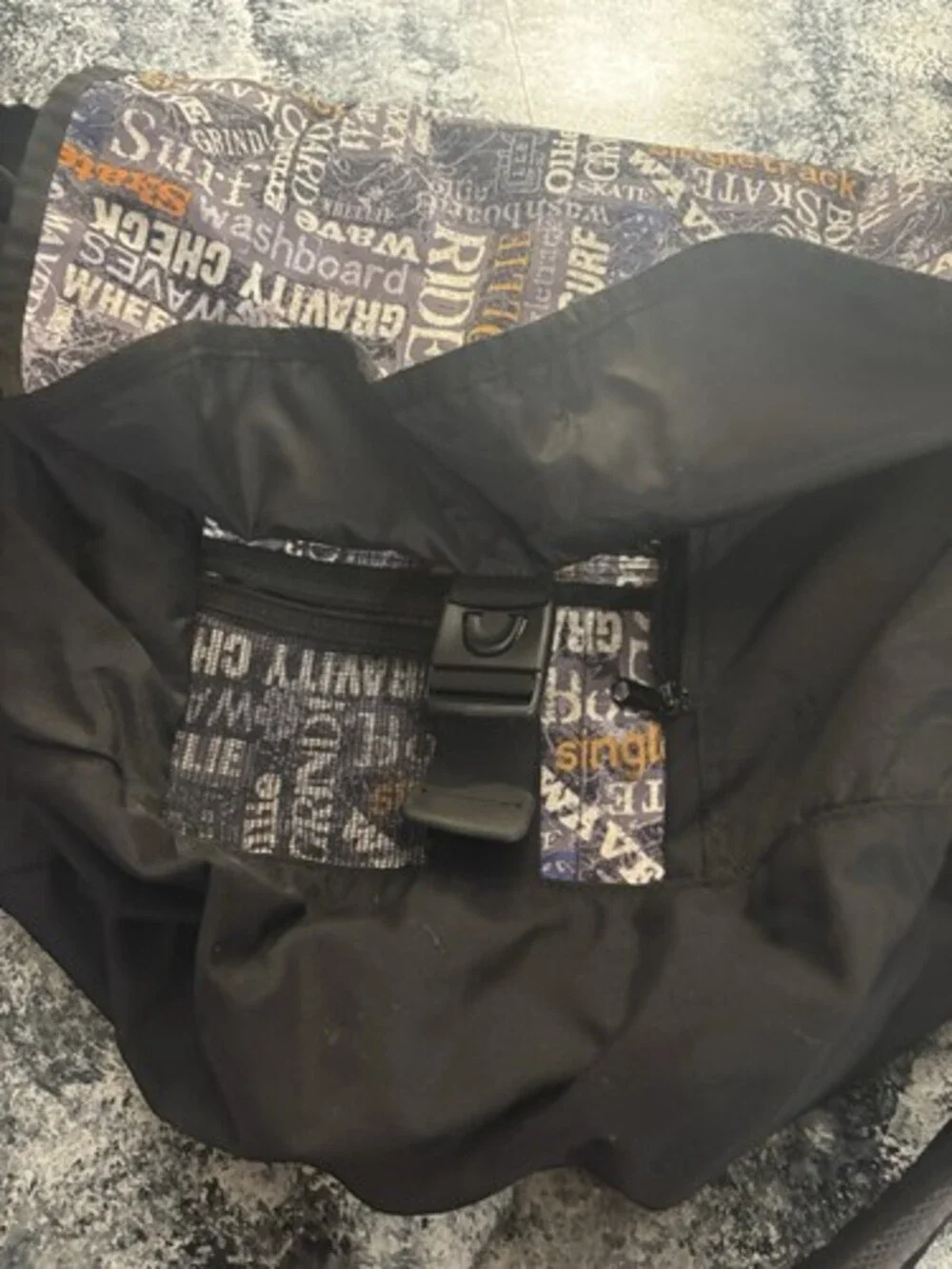 LL BEAN MESSENGER BAG - LARGE - GRAFFITI SKATER SURFER PRINT